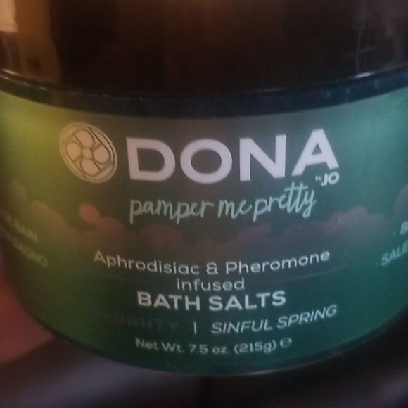 BRAND NEW! Dona bath salts with body pouf! - Picture 3 of 5